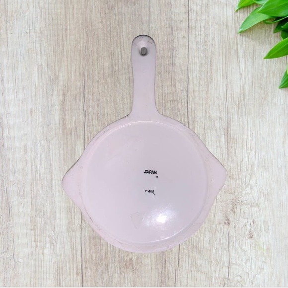 Vintage “ No Matter Where I Serve My Guests... “ Ceramic Frying Pan Wall Pocket - Picture 5 of 5
